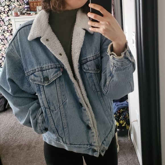 Vintage Levi's sherpa jean jacket - Picture 2 of 7